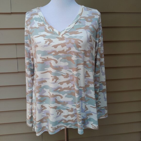 143 Story Line Up Multicolor Camo Print Top Long Sleeve V-Neck Stretch - Picture 2 of 10